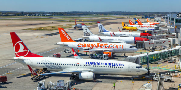 airlines-easter-bookings